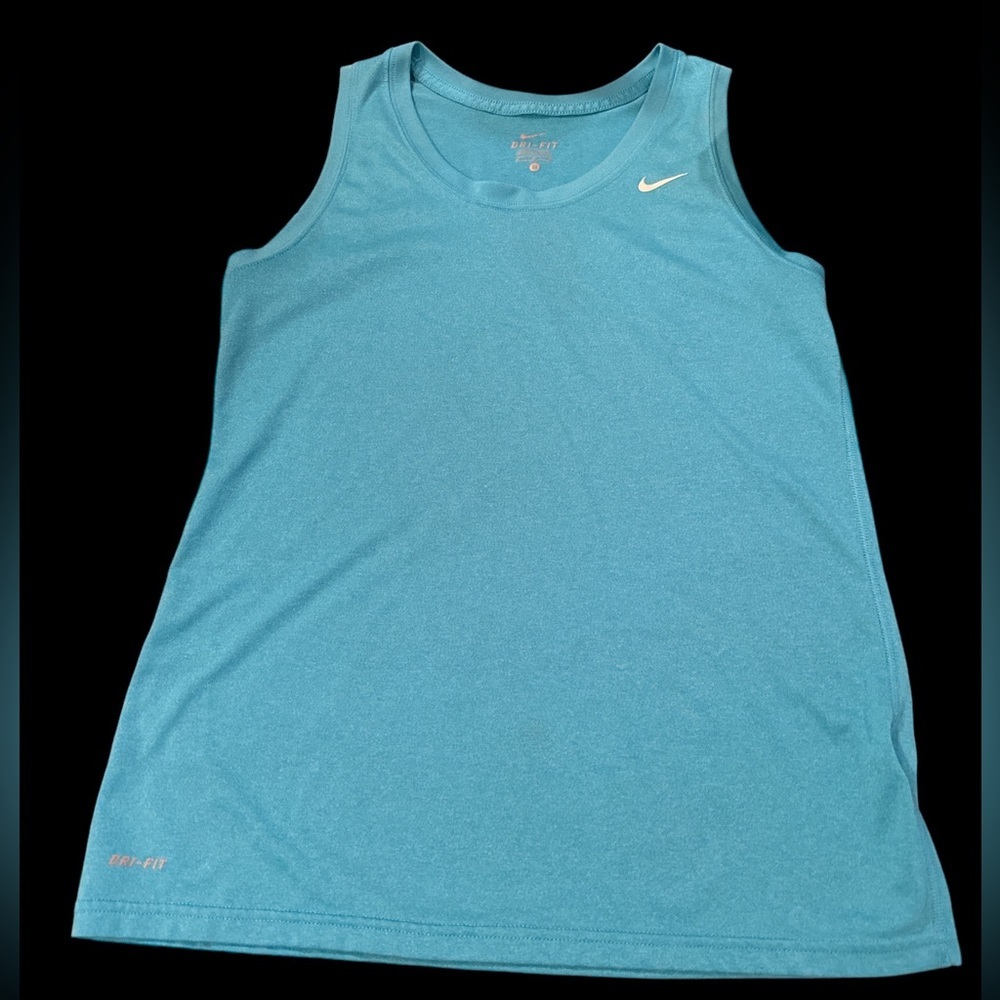 Nike Women’s Dri Fit Rank Top‎ Aqua Sz Med armpit 16 inches. excellent